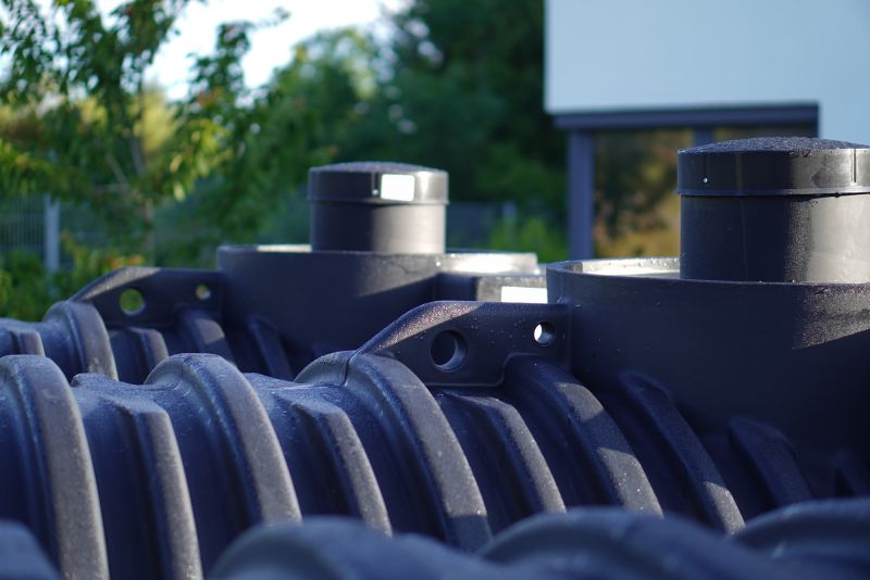 Abwassertanks und Dome