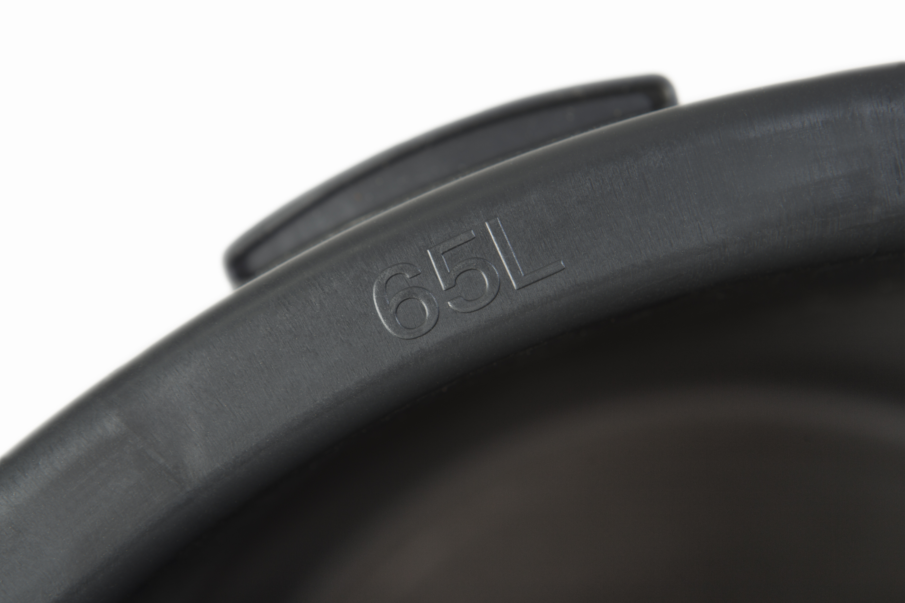 Schwarzer 65-Liter-Kübel mit breitem Rand, Detailansicht