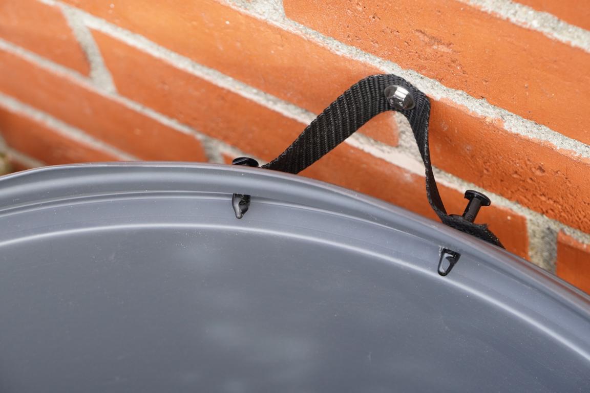 Windsicherung für Regenspeicher mit Befestigungsband