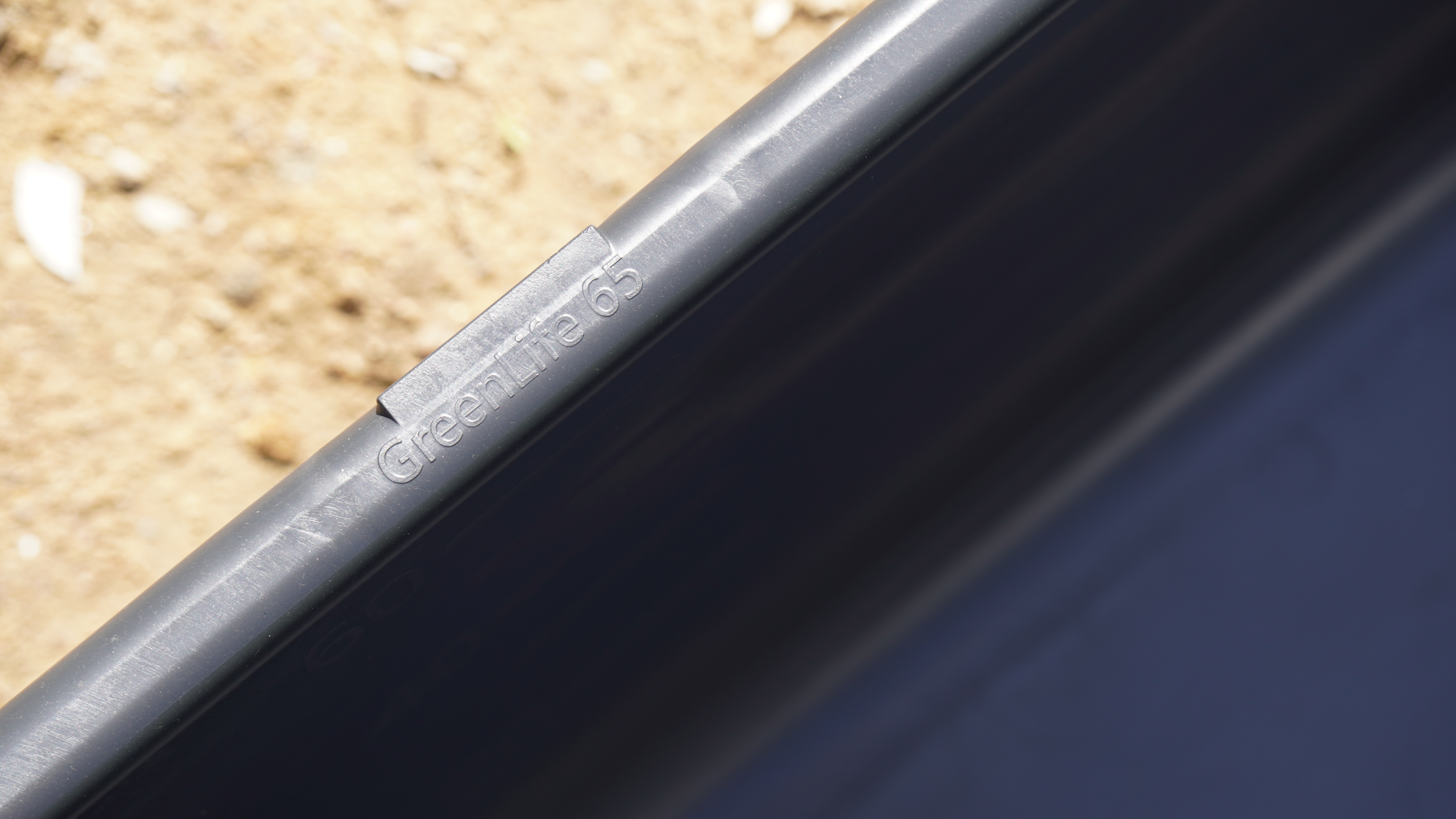 65 Liter Kasten Detail Aufschrift