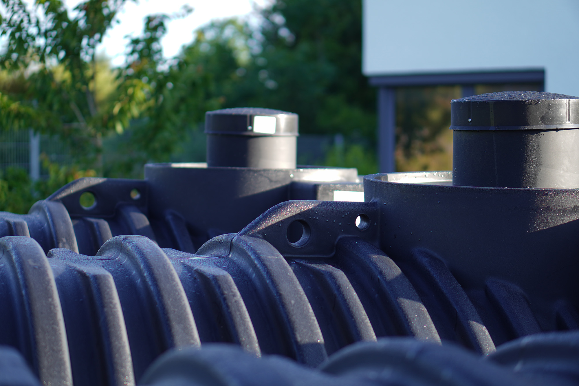 Zisternen verschiedener Größen