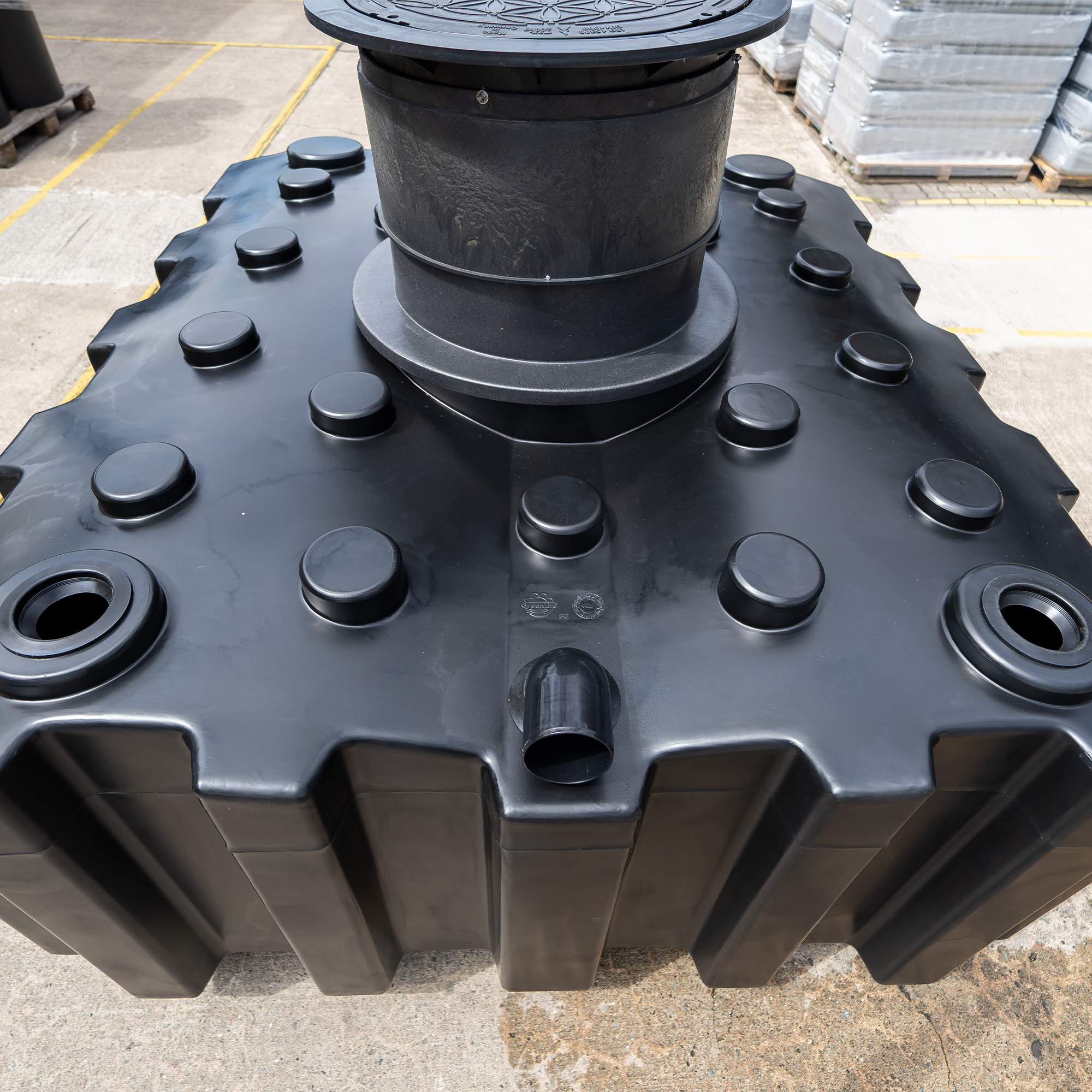 Wassertank mit Abdeckung