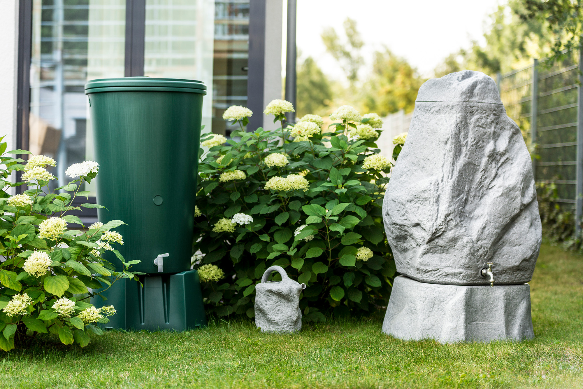 Regentonne und dekorative Regentonne